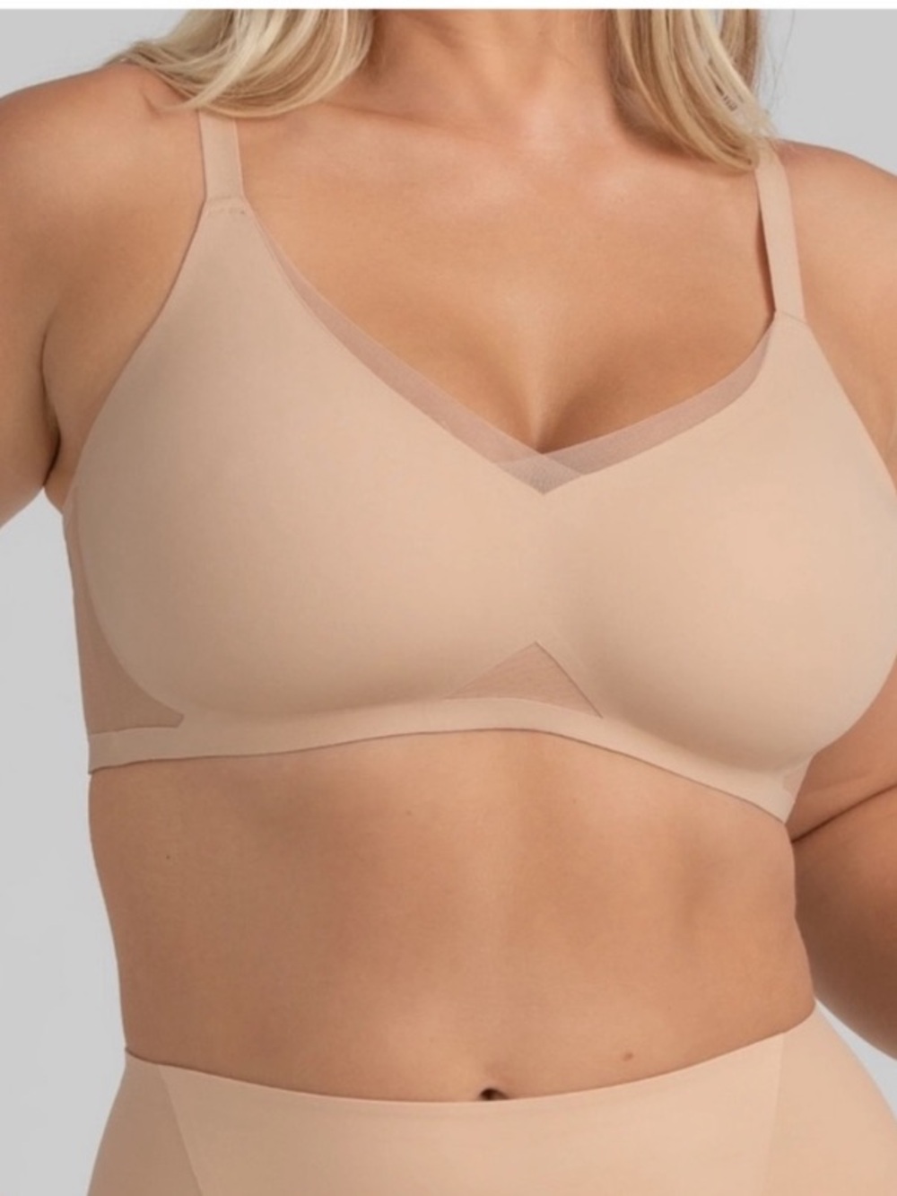 Honeylove 40C/D 1X 
Seamless Nude Wireless Bra - Smooth Support